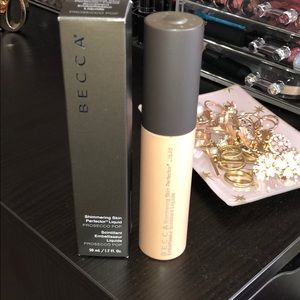 NWT Beeca Shimmering Perfector in Prosecco Pop